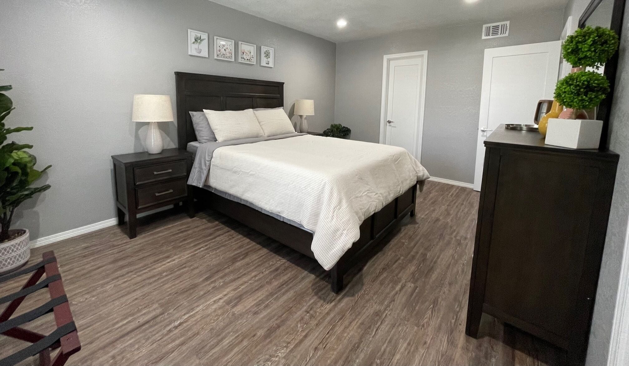 2 chambres, fer et planche à repasser, Wi-Fi, draps fournis