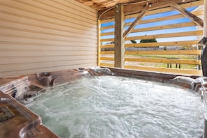 Indoor spa tub - 5170 RVA Hideaway*Dog Friendly*Fenced Yard*Hot Tub (Kill Devil Hills)