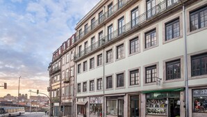 A multi-story building with a ground-floor shop and upper-floor residential units. - Feel Porto Historic Boutique Flat (Porto)
