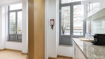 Studio | Schreibtisch, WLAN