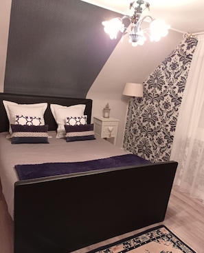 3 bedrooms, iron/ironing board, travel crib, free WiFi