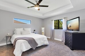 4 Schlafzimmer, Zimmersafe, Schreibtisch, Bügeleisen/Bügelbrett