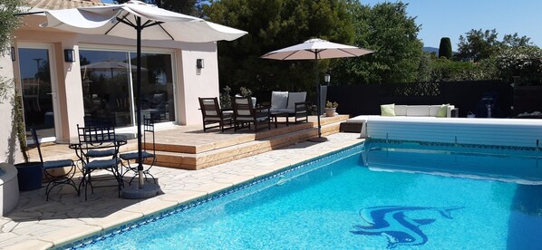 Outdoor pool - Beach villa between sea and hill, private pool, air conditioning, 4 bedrooms, quiet area (Roquebrune-sur-Argens)