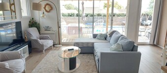 Beach villa between sea and hill, private pool, air conditioning, 4 bedrooms, quiet area