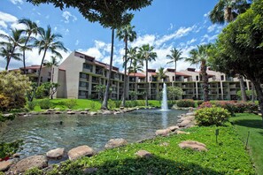 Exterior - Oceanview Loft | Walk to Beach | Pool, A/C, Sleeps 6 – Kamaole Sands 10-405 (Kihei)