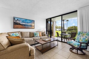 TV - Oceanview Loft | Walk to Beach | Pool, A/C, Sleeps 6 – Kamaole Sands 10-405 (Kihei)
