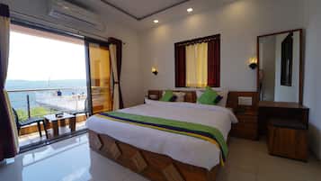 Deluxe Double Room | Iron/ironing board