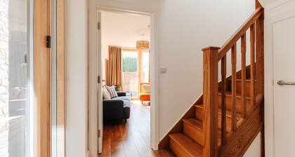 Redland Stay In Bespoke Home 2 of 2