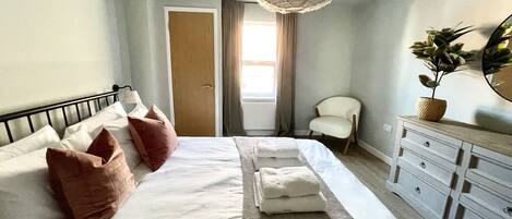 2 slaapkamers, een strijkplank/strijkijzer, wifi, beddengoed