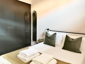 2 habitaciones, tabla de planchar con plancha, wifi y ropa de cama 