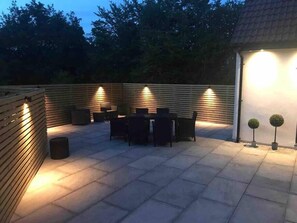 Outdoor dining - Beautiful Cosy Rural Retreat with Parking! (Winford)