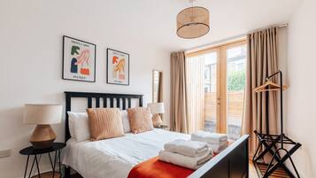 2 habitaciones, tabla de planchar con plancha, wifi y ropa de cama