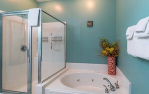 Condo, 3 habitaciones | Baño | Toallas y shampoo 