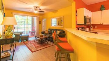 Condo, 3 Bedrooms | Private kitchen | Fridge, oven, coffee/tea maker, toaster