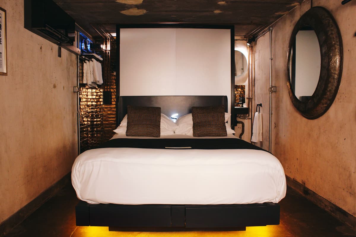 經濟雙人房, 無窗戶 (The Bank Vault) | 埃及棉床單、高級寢具、熨斗/熨衣板、免費無線上網