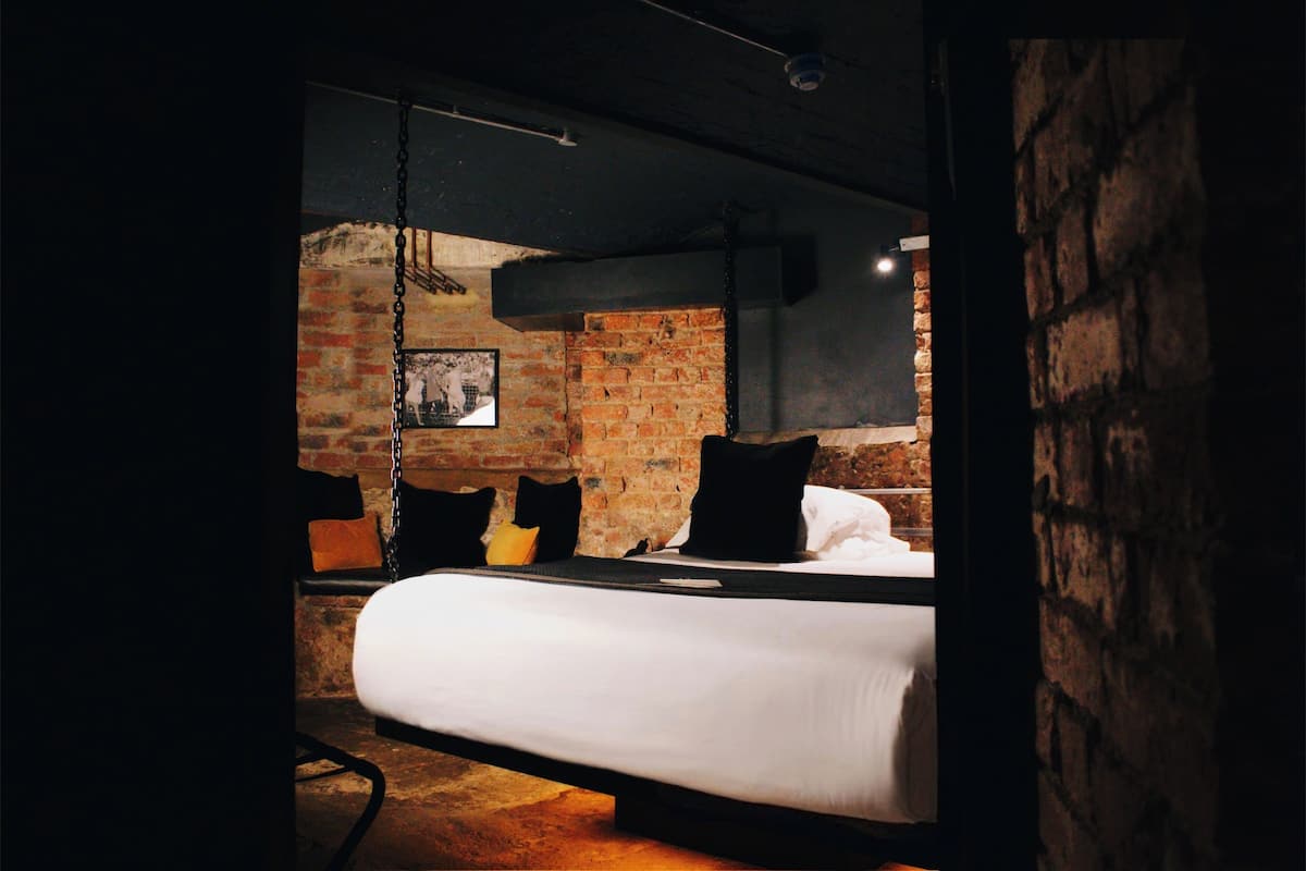 Design Double Room - 2 Baths (Labyrinth) | Egyptian cotton sheets, premium bedding, iron/ironing board, free WiFi