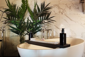 Elite Room - Bath for 2 (Sensational) | Bathroom | Designer toiletries, hair dryer, towels, soap - Impossible Motel (York)