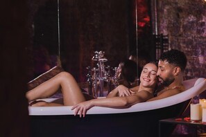 Design Double Room - 2 Baths (Labyrinth) | Baño | Artículos de higiene personal de diseño, secador de pelo y toallas