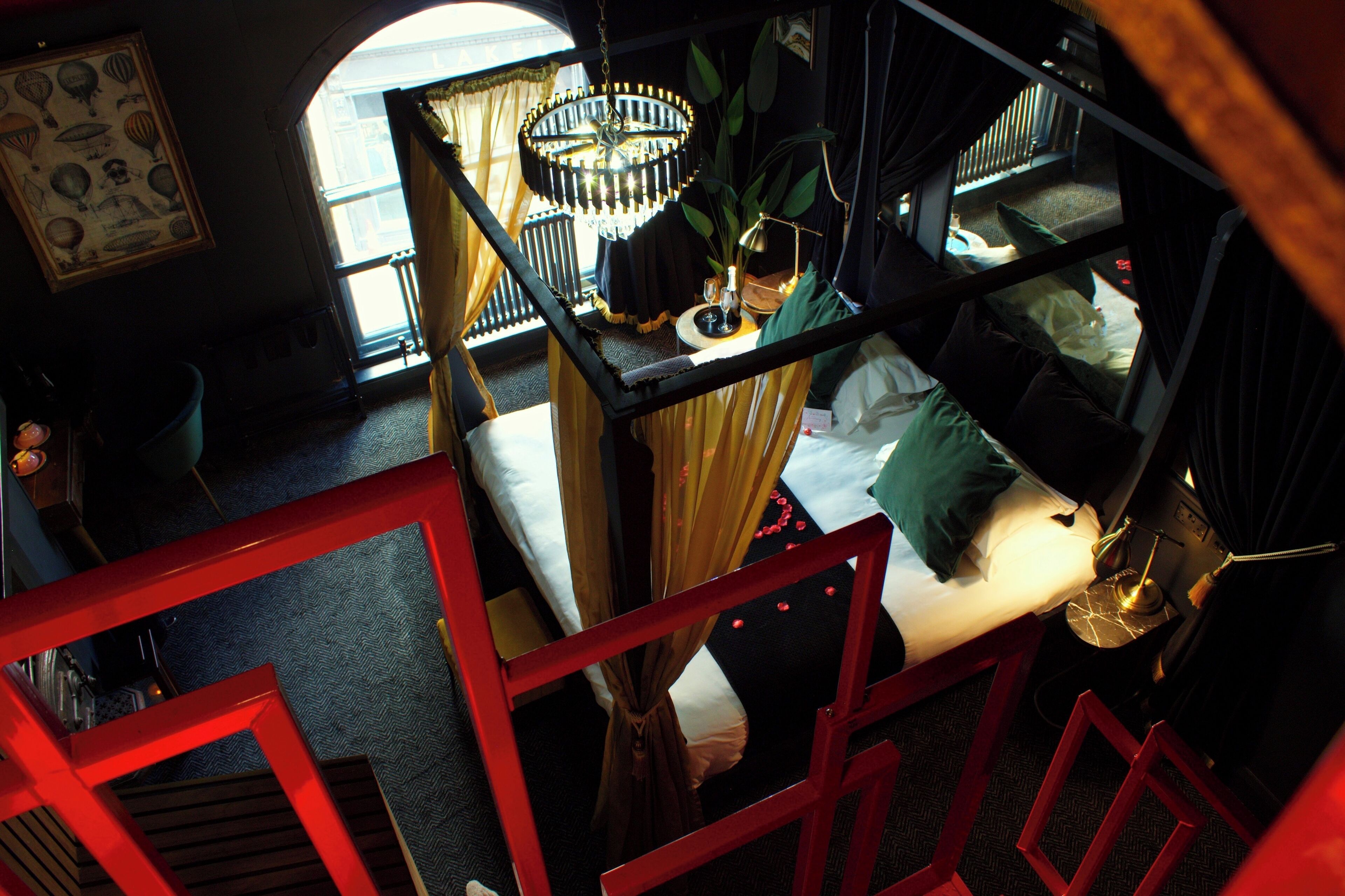 Quarto casal com design assinado, banheira de imersão (Stella Solarium) | Roupas de cama de algodão egípcio, roupas de cama premium