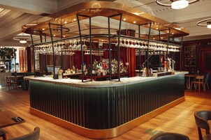 供应早餐、午餐和晚餐