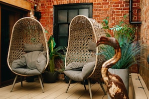 Luxury Room, Hot Tub (Sir Joseph Terry) | Egyptian cotton sheets, premium bedding, iron/ironing board, free WiFi - Impossible Motel (York)