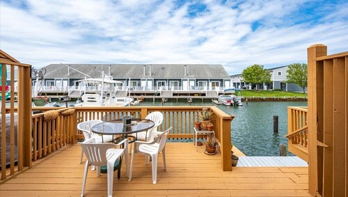 1 BR 1.5 Canal Front Unit with Pool!
