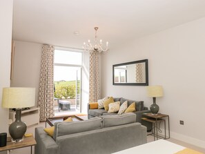 Living room - 2 The Manor House, Hillfield Village (Dartmouth)