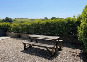 Outdoor dining - 2 The Manor House, Hillfield Village (Dartmouth)