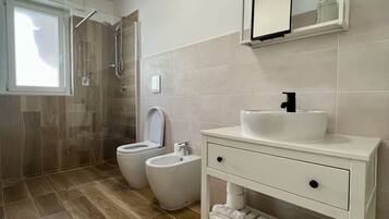 Bruser, bidet, Sæbe, Toiletpapir