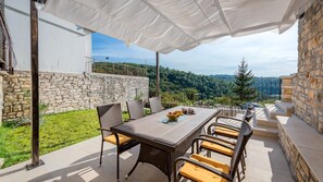 Outdoor dining - Charming Villa Beram with a pool (Beram)