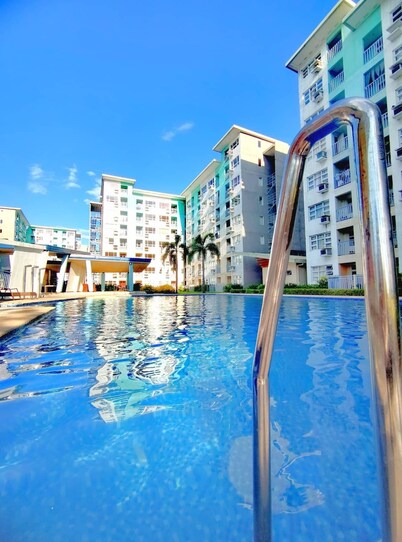 Davao Condo 2BR Unit Pool WiFi Netflix