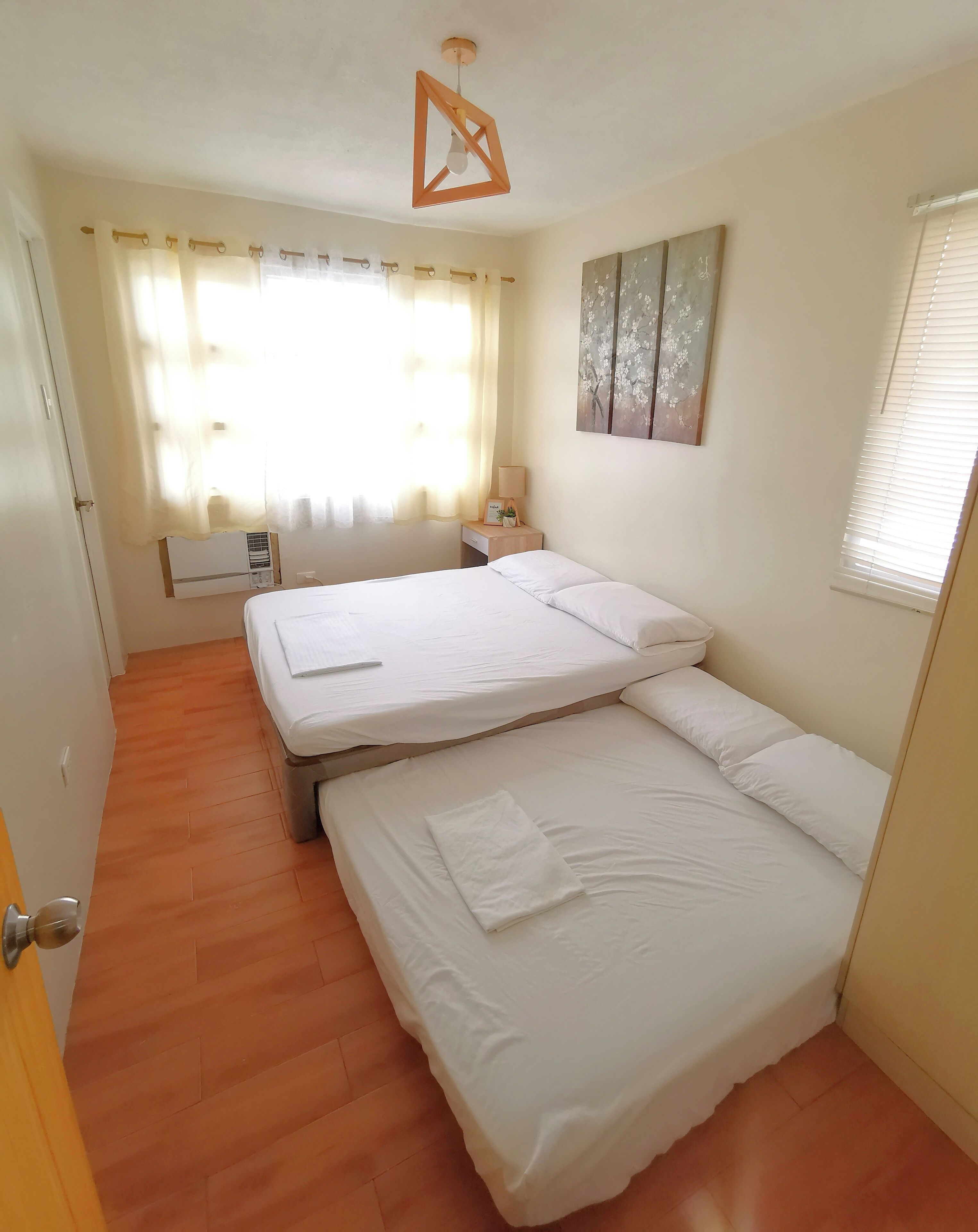 2 室のベッドルーム、WiFi