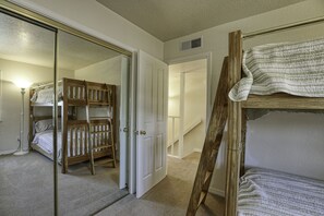 3 bedrooms, desk, iron/ironing board, free WiFi