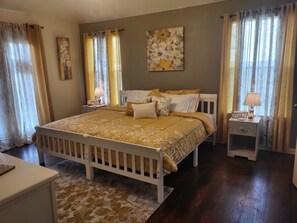 3 bedrooms, desk, iron/ironing board, WiFi