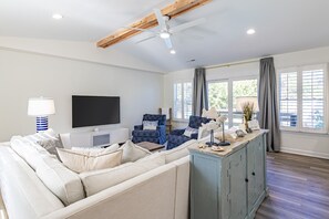 Smart TV, books, printers - Tres Aguas OBX -a boutique cottage retreat -4 BR (Southern Shores)