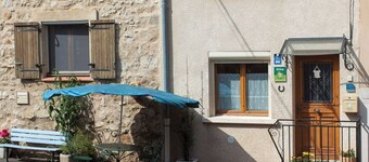 Gîte du Four à Chaux, in a flower-filled village in the Pyrenean foothills