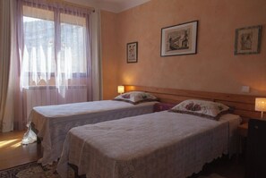 2 bedrooms, desk, iron/ironing board, free WiFi