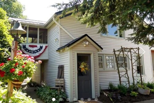 The Miller Carriage House- 1836 Historic Property
