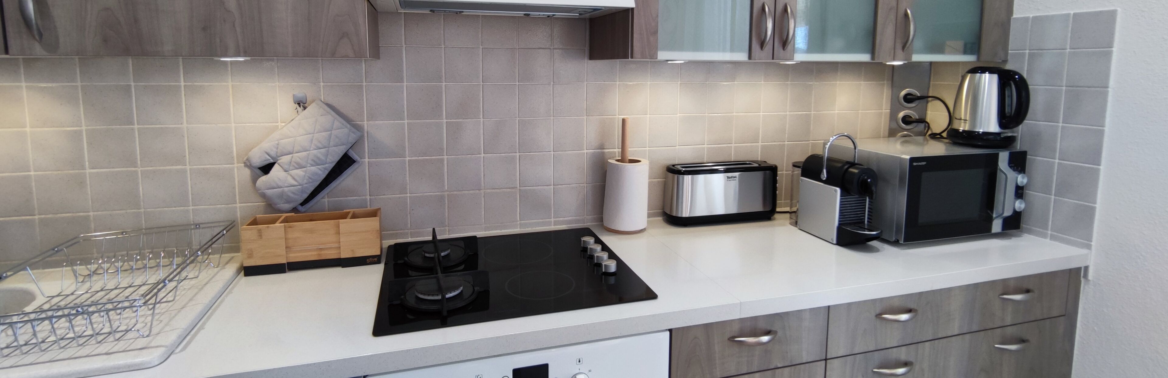 冰箱、微波炉、烤箱、炉灶