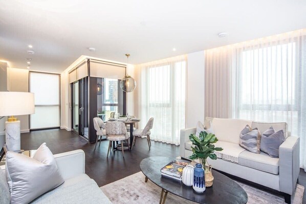 Televisión, estéreo y oficina 