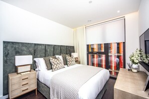 2 bedrooms, iron/ironing board, WiFi