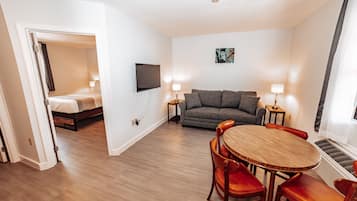 Deluxe Room | Living area