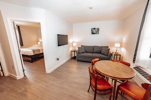 Deluxe Room | Living area