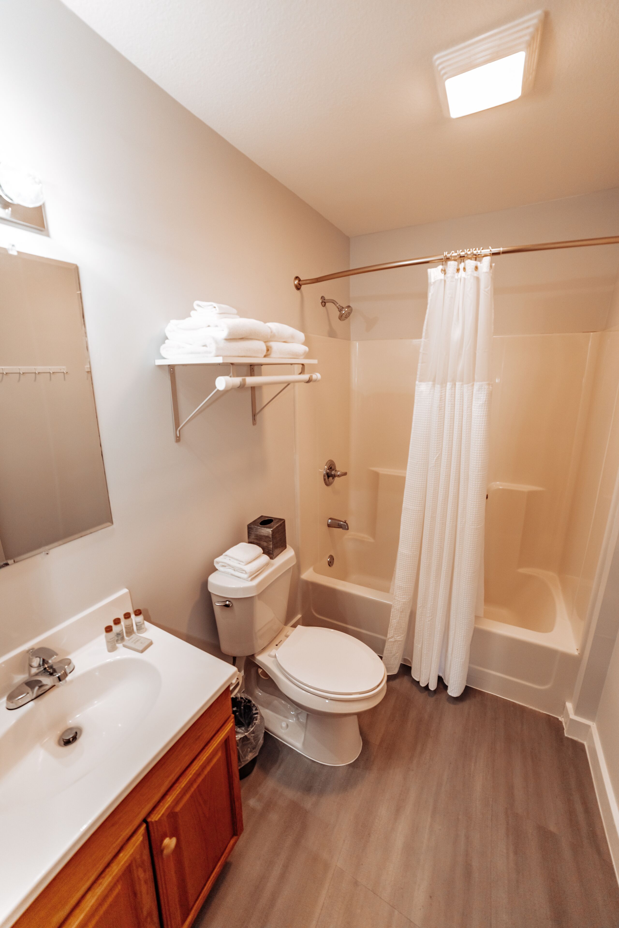 deluxe room | bathroom | bathtub, towels