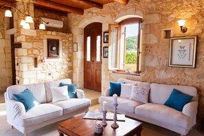 TV, DVD player, books, stereo