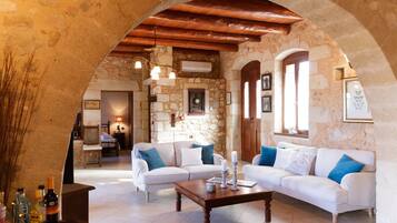 TV, DVD player, books, stereo