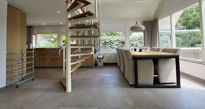 Schöner freistehender Bungalow mit privatem Pool und einem großen,