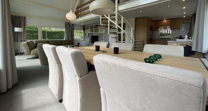 Beautiful detached bungalow with private pool and a large,