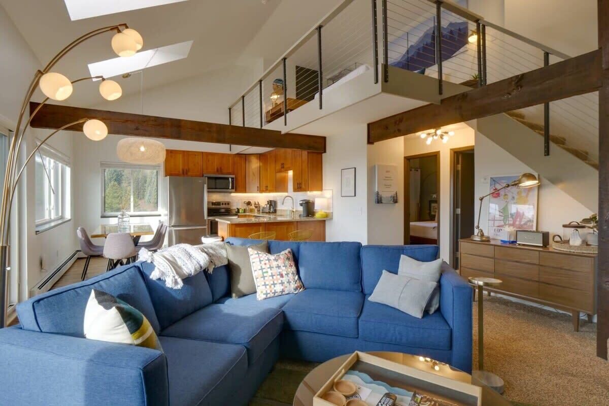 Top Floor Corner with Views, 6 Ski Resorts Nearby