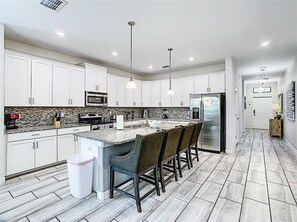 冰箱、微波炉、烤箱、炉灶